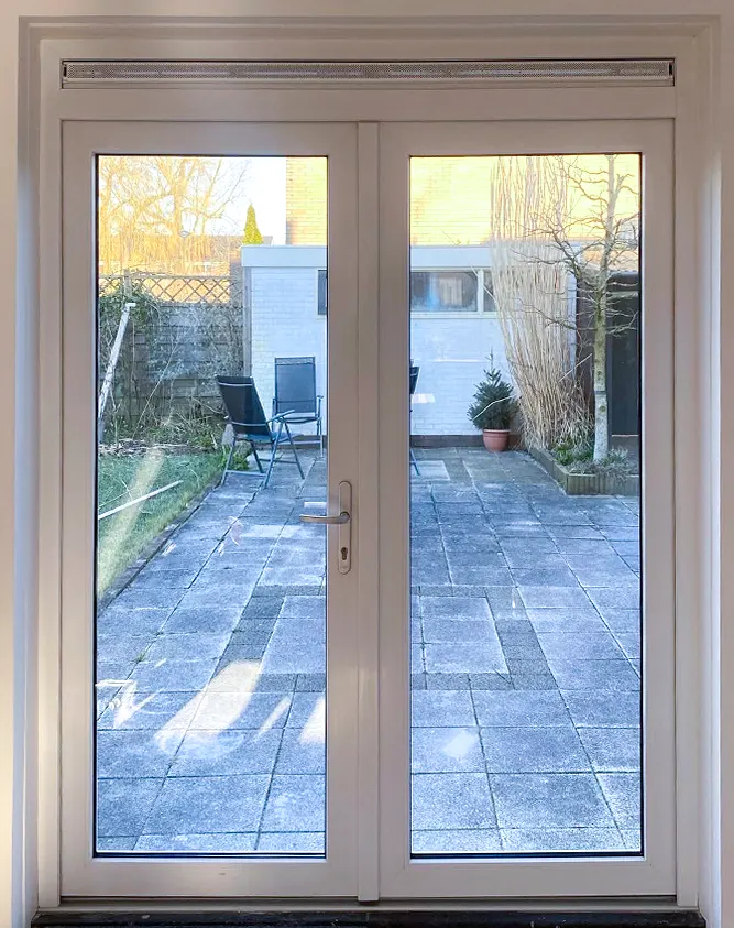 Kozijn wrappen - BEFORE - wit kozijn